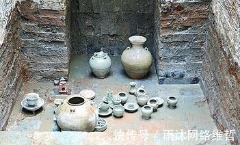 古墓 福建住宅区内发现唐朝古墓 保存完好 专家挖开后 研究意义重大 陆羽 陪葬品 鸦片战争 出土 茶 考古发现 快看奇闻网