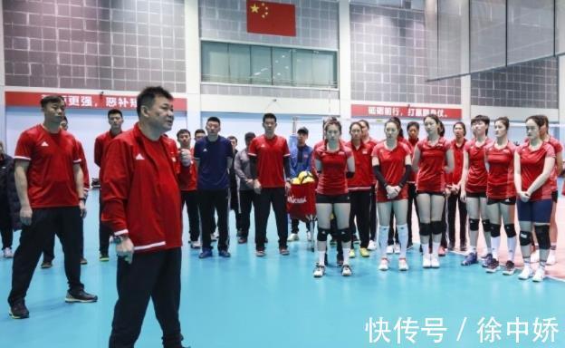 姚迪|女排联赛官方海报!李盈莹代表中国女排上榜,姚迪缺席原因出炉