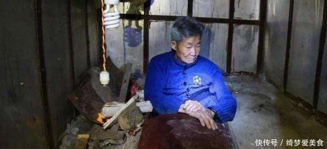 活着|他中年妻儿双亡，92岁自建活人墓，天天睡棺材，就怕临终麻烦人