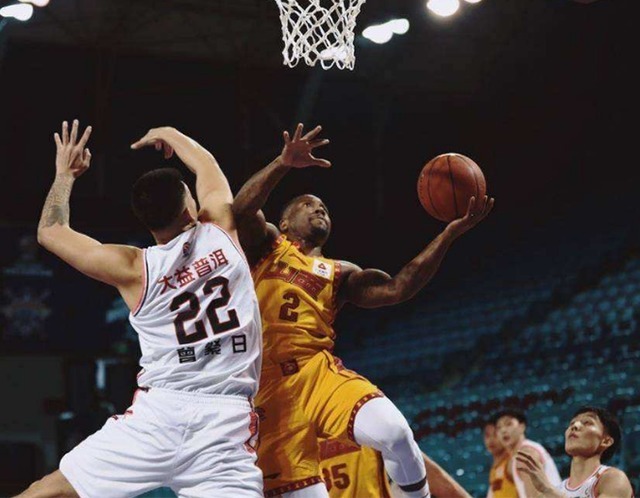 球员|力助广东，前NBA球员初定调，好事成双，四连冠伟业恐不尽如人意