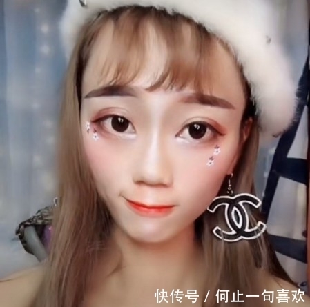 卸妆|女子化妆技术超级厉害,卸妆后的女神,网友瞧见也是醉了