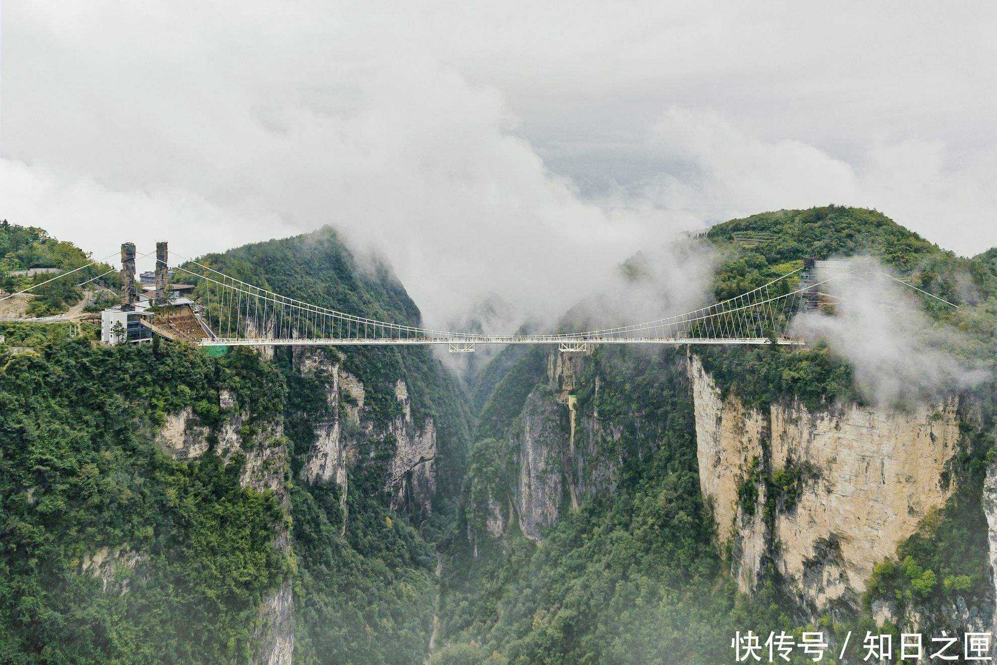 极限|挑战生理极限世界上最高最长的玻璃吊桥，你敢走过去吗