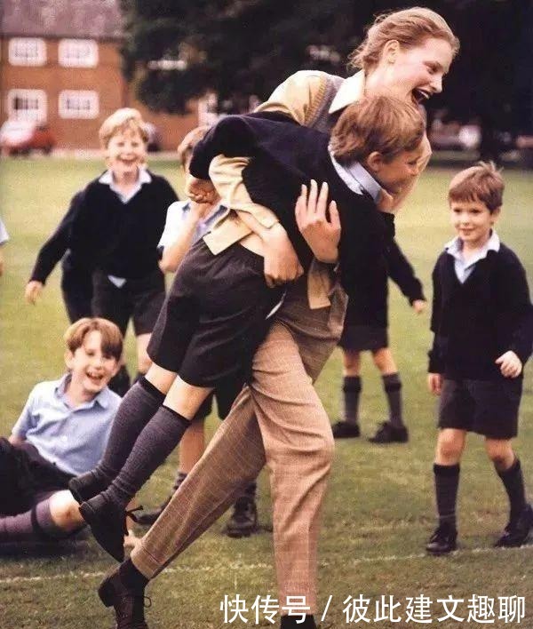 时髦|适合冬天穿的4条长裤!时髦又好看,还很显腿长