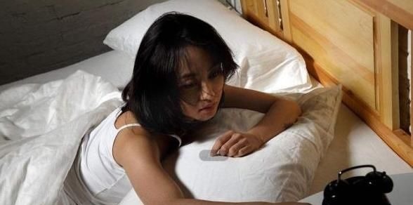 专家|高血压患者别担心,专家:起床“懒”,睡前少做3事,血压悄悄降