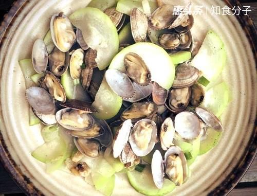 味道寡淡的蒲瓜這樣做,鮮甜、酸爽還香氣撲鼻,讓你吃過了就忘不了!