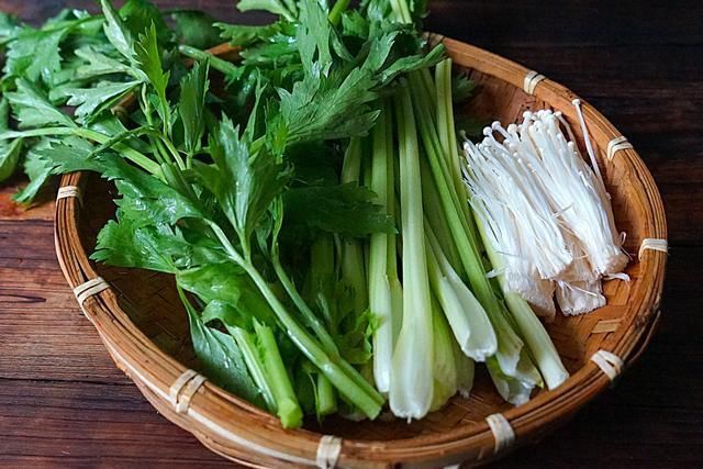 金针菇|明日小暑,吃饺子就吃这馅,比肉馅香,一口恨不得吃2个,真过瘾