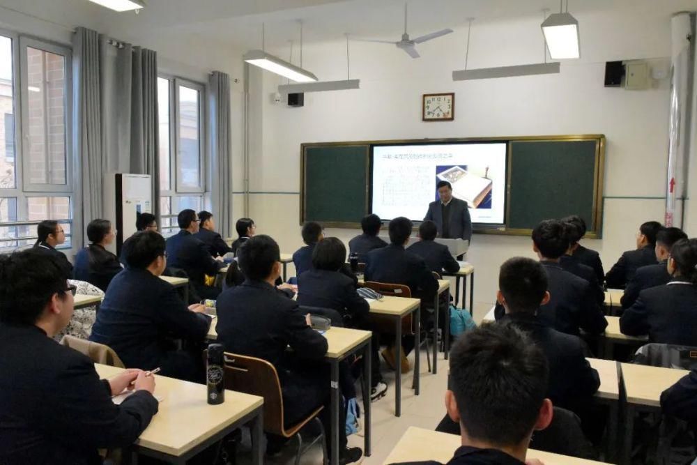 数学|穿越时空！跟随校长“围观”一场数学大神们的对决！