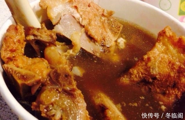 炖排骨时别焯水,婆婆用这个做法,汤鲜肉嫩无腥味,每次都不够吃