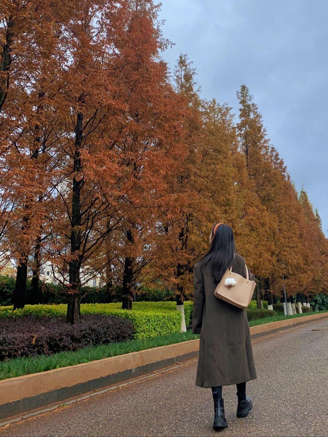 打底衫 冬天很百搭的毛呢大衣,基础的搭配也能够穿出时尚感!