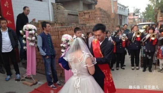 孩子|爸爸姓“操”,给孩子起名想到头疼,外婆随口说出一名字,绝了!