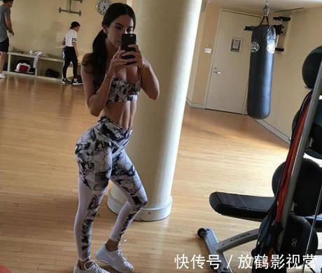 健身|健身女王火遍欧美,专练深蹲塑美臀,女粉丝也伸出咸猪手!