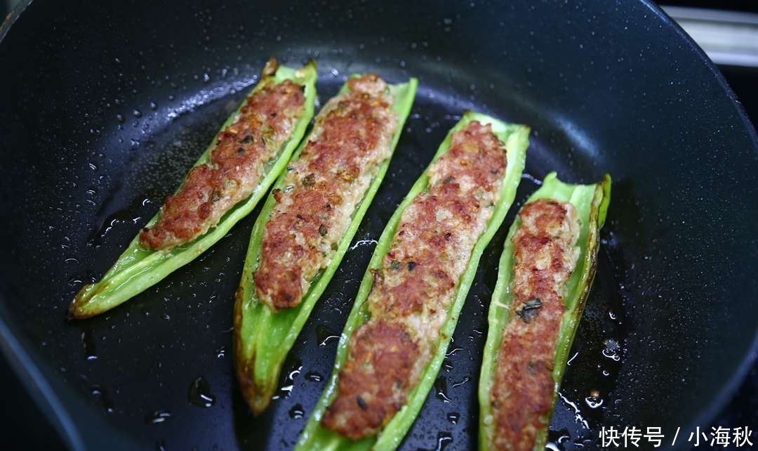 尖椒别总炒着吃，换一个新做法，香而不辣，大人孩子都抢着吃