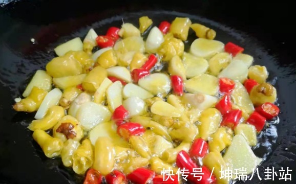 小米椒|很多人以为的“废料”,其实是美味,一道炒鸡肠让你开胃又下饭