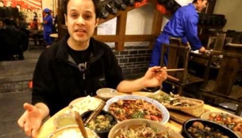 中国的美食|扬言1年内吃遍中国的老外,如今变成了这样,网友看后笑出鼻涕泡