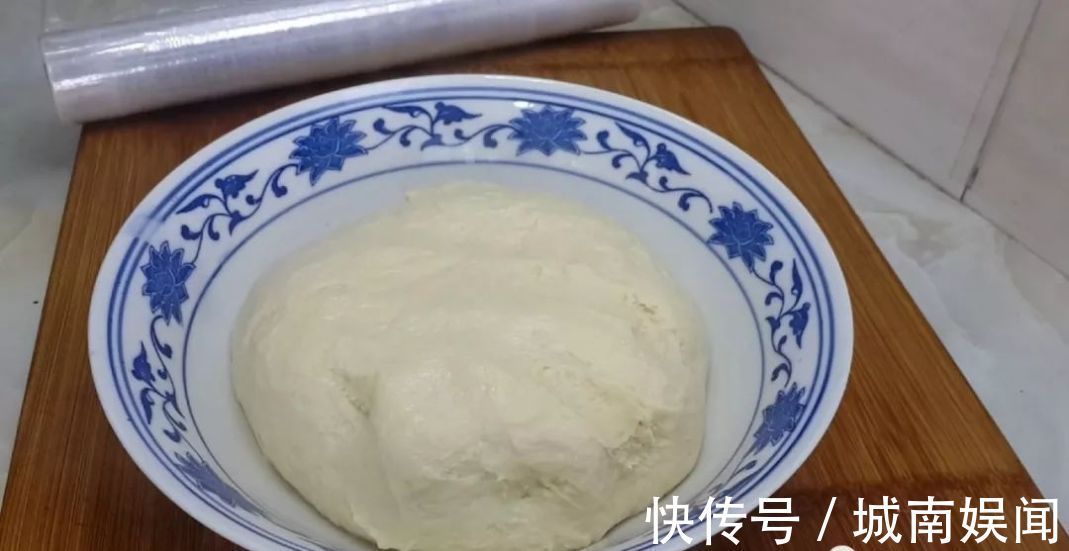 蒸馍|红豆又出新吃法,不烙饼不蒸馍,我家一周吃3次,比蛋糕好吃十倍