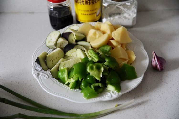 东北名菜地三鲜的家常做法，鲜香解馋，好吃不腻