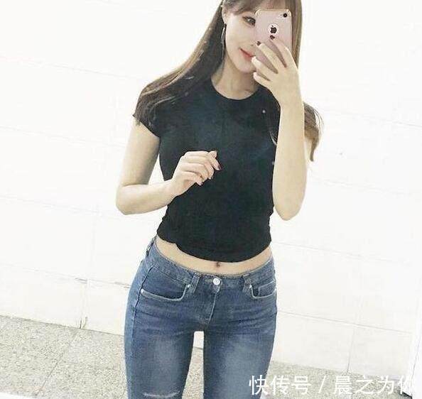 气质 独特别致的紧身牛仔裤,让女人看起来气质高雅,回头率十足!