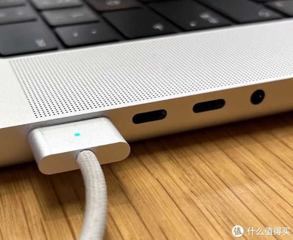 m看到子公司的前台小姐姐换新电脑后我居然眼馋了：MacBook Pro 16英寸M1 Pro 16GB+512GB款，福利真是好！