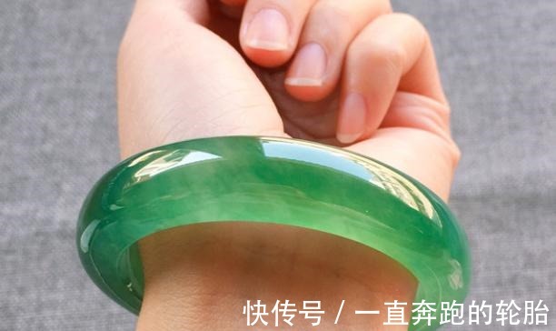 测量方法 面对不同的翡翠首饰,我们该如何进行挑选呢!