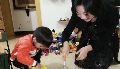 打脸|“爸爸，明天老师让带10000粒米”，宝爸质问老师，却遭当场打脸