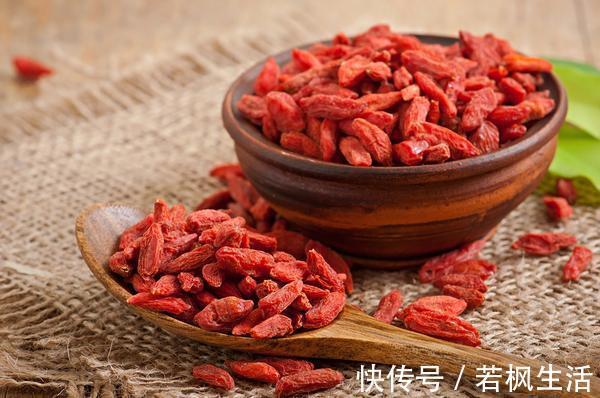 护肝|枸杞泡水搭5样,润肺护肝,养生效果可翻倍!秋冬喝正合适
