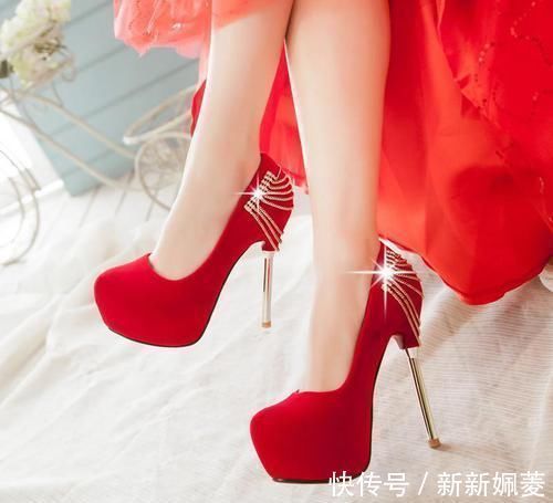 时尚 圆头高跟鞋让你走在时尚的前沿,让你时尚范倍儿足