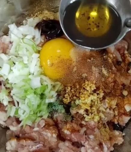 馅料|把“三样”东西加到饺子馅里，馅料光滑多汁，很好吃