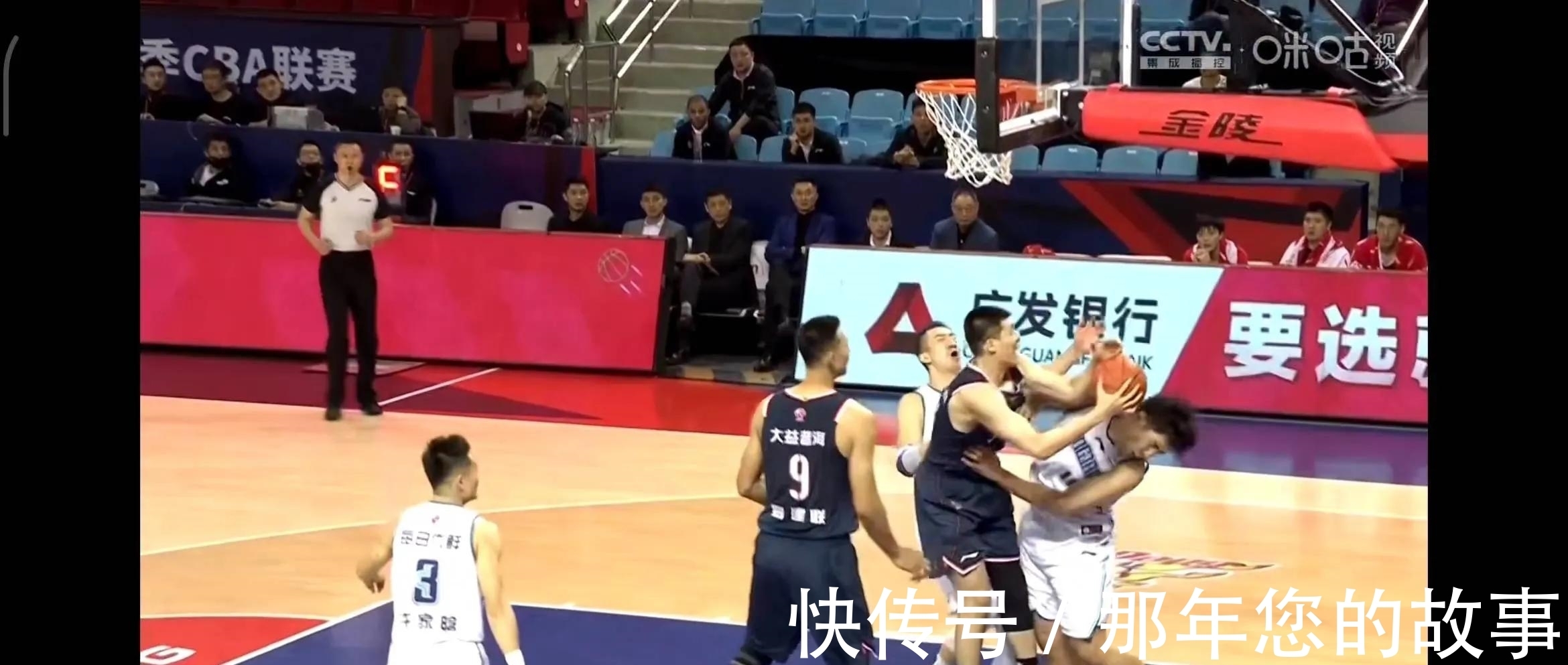 任骏飞|一个回合重伤2人!李原宇大出血,周鹏任骏飞又给广东队招黑