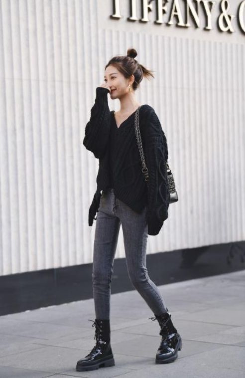 温婉|街拍丸子头美女温婉优雅的穿搭,时尚又大气