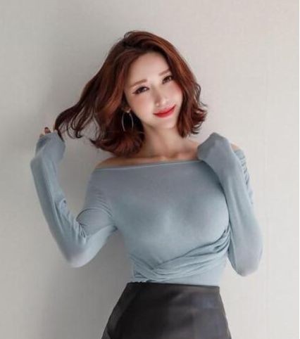 苗条|街拍性感清秀的紧身打底裤美女,把女性的苗条身姿展现出来