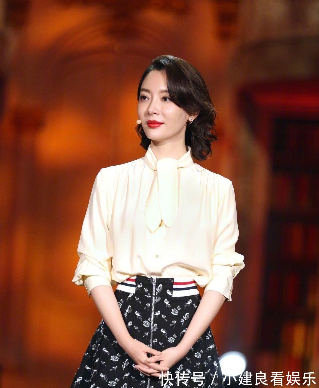 小姐姐|今夏,衬衫+半身裙才最“合拍”,青春又时尚,小个子都爱了