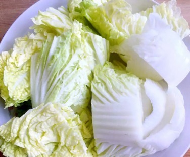 白菜炖豆腐，不要直接下锅炖！学会一招，汤汁香浓，嫩滑好吃