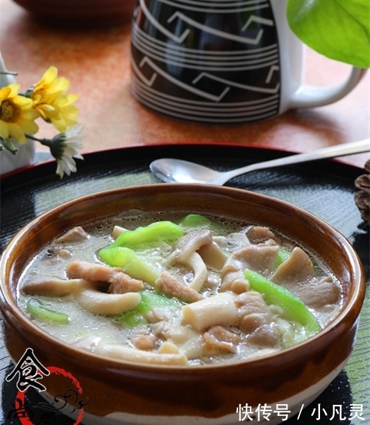 补水|进入深秋，我家三天两头喝这碗汤，十多块钱煮一锅，去燥润肌肤