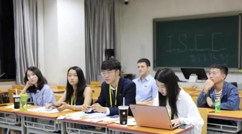 学生会|大一新生入学后，入党和学生会都要积极参与，哪一个放在首位呢？