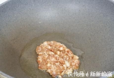 切碎|初春,我家经常买这菜包饺子,泡好切碎拌成馅,比鲜菜做的还香