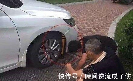 |搞笑图片,妹子,在公交车上能不能淑女一点,你这站姿纯属女汉子