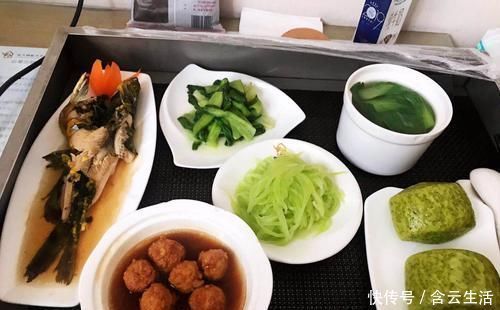 月子|坐月子去月子中心,一个月2万竟吃出蛆虫?月子餐原来是大锅饭