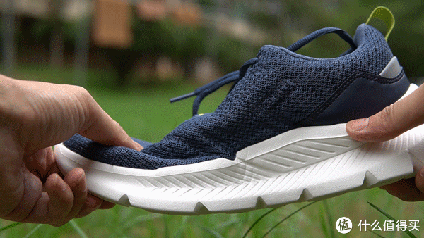 鞋底|跑起来不用太贵的装备，初跑者的入门选择——FREETIE城市轻跑鞋2