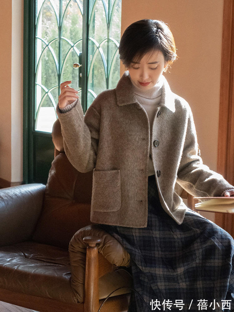 半身裙 “短外套”是优雅女人的穿搭必备,配半身裙、裤子都自带高级感