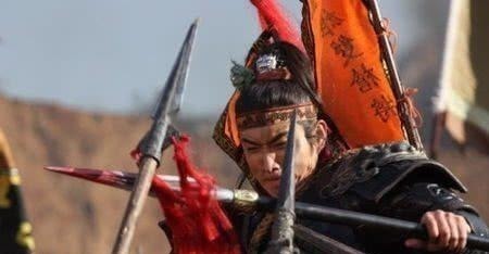 梁山@此人位列梁山五虎将,却阴狠歹毒反复无常,最后死无全尸算是报应