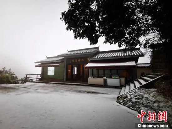 发布寒潮蓝色预警|来了！来了！一早醒来上饶这里全是雪！