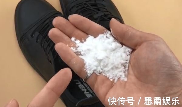 茶叶 在鞋子里面撒上一把“它”,不管多臭的鞋子,分分钟去除臭味!