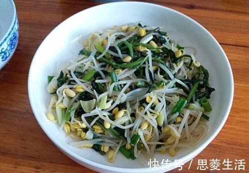 黄豆芽|冬天多吃此菜，1块5一把，健脑软化血管，防牙龈出血，别不懂吃