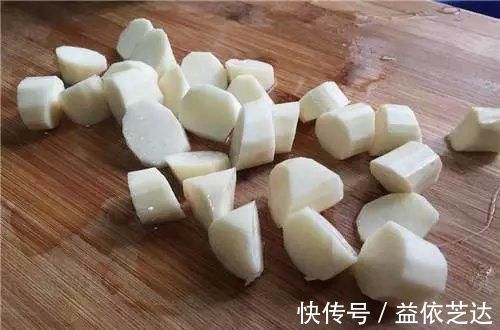 头发一抓掉一把,常吃它头发乌黑茂密,胜过生发剂,护发素都免了