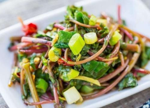 农村常见的野草，竟是天然的“胰岛素”，坚持吃，降血糖很简单！