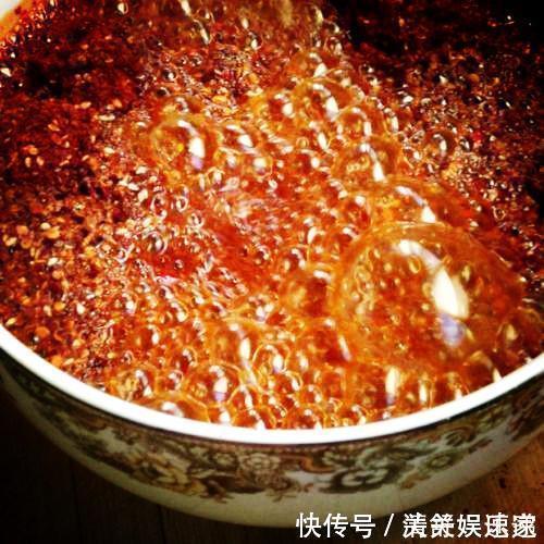 辣椒|做辣椒油时,直接淋热油就废了!如此做,辣椒油香辣红亮不发黑