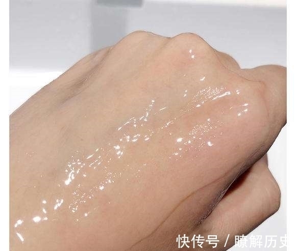 水乳 护肤时坚持做3件事,护肤品吸收翻倍,1年“嫩”成小姑娘