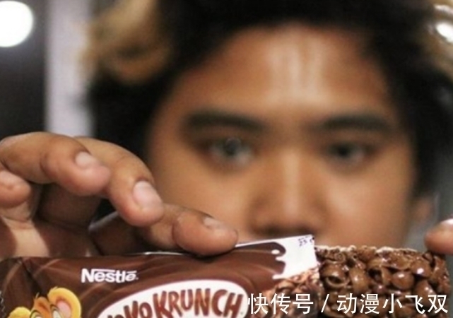 cos|泰哥小哥最奇特的一次COS,竟把巧克力当作卷发?说实话我看饿了!