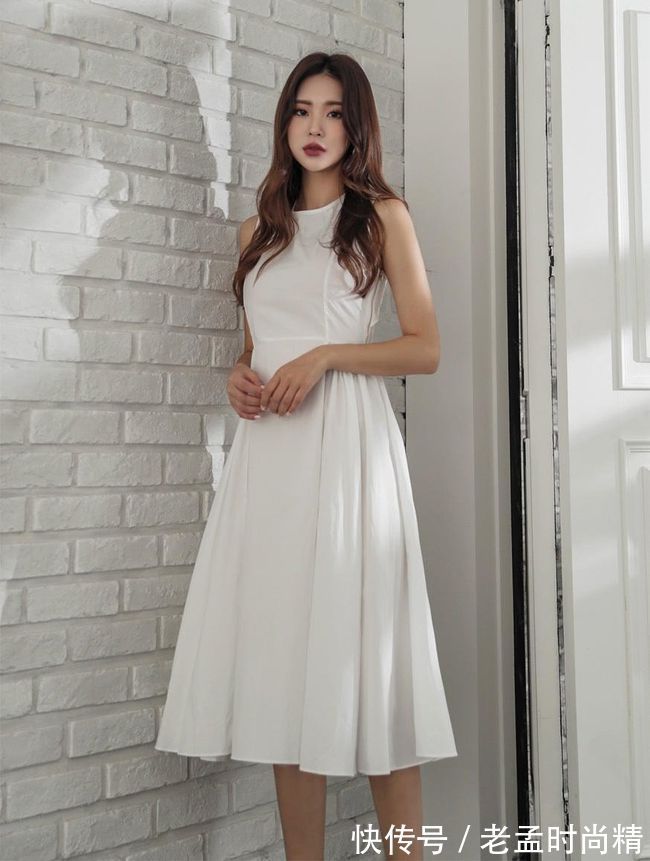 版型|白色连衣裙简单的设计,穿上后瞬间设计感十足,也十分减龄