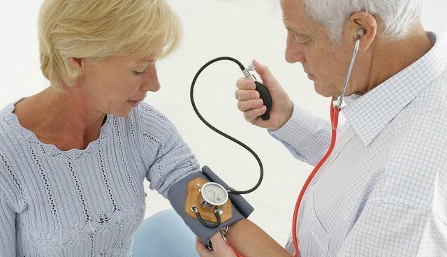 化学物质|高血压不能碰“洋葱”?医生建议:想要血压平稳,4种食物可常吃